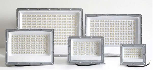 pha_led_khong_kinh_lens_zoom_4